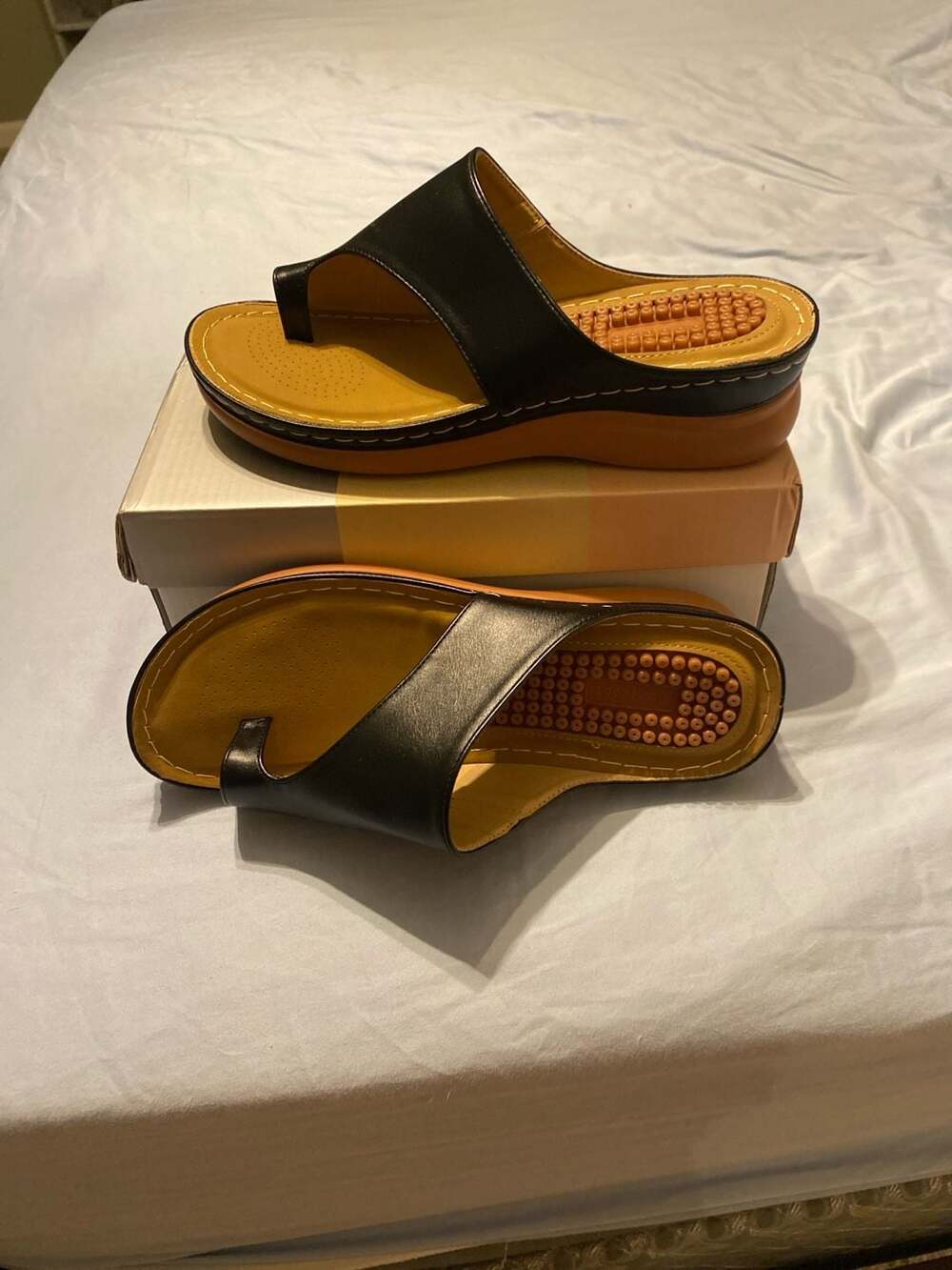 Ortho+rest Happer Women's Black Massage Wedge Sandals with Toe Loop